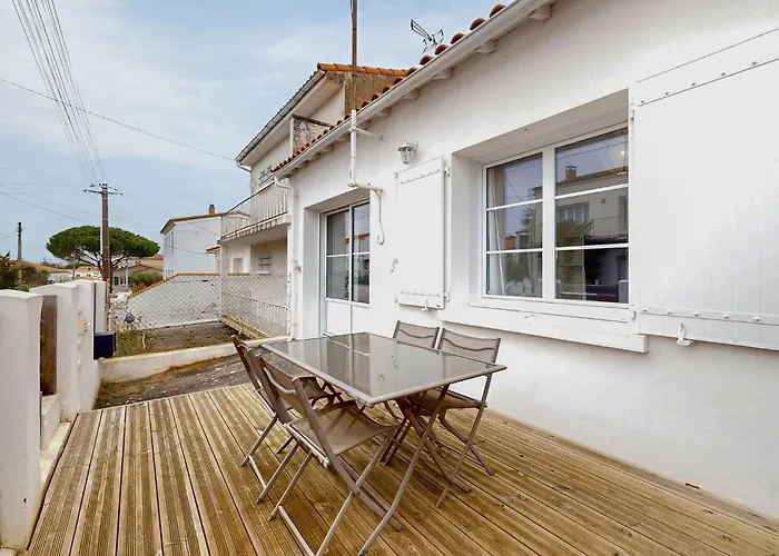 Lovely Home In Royan With Wifi